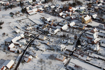 Schrägluftbild von Oberlauterbach (Elsass) im Bundesland Bas-Rhin, Frankreich
