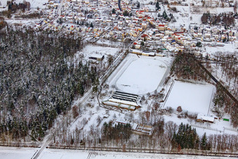 Stadion TUS Schaidt bei Schnee im Winter in Wörth am Rhein im Bundesland Rheinland-Pfalz, Deutschland