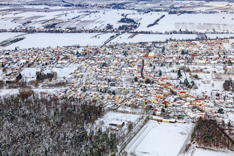 Speckstraße bei Schnee im Winter im Ortsteil Schaidt in Wörth am Rhein im Bundesland Rheinland-Pfalz, Deutschland