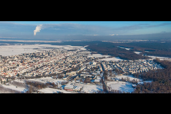 Stadtansicht aus Westen bei Schnee im Winter in Kandel im Bundesland Rheinland-Pfalz, Deutschland