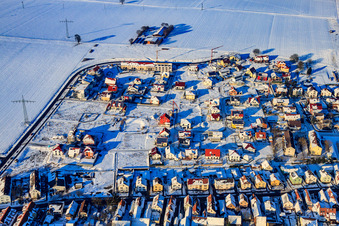 Neubaugebiet An Höhenweg bei Schnee im Winter in Kandel im Bundesland Rheinland-Pfalz, Deutschland
