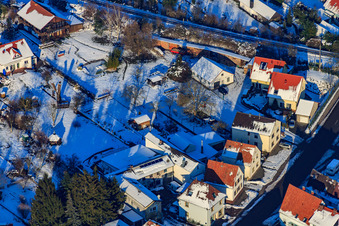 Saarstraße bei Schnee im Winter in Kandel im Bundesland Rheinland-Pfalz, Deutschland
