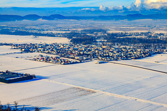 Dorfansicht aus Südosten bei Schnee im Winter in Steinweiler im Bundesland Rheinland-Pfalz, Deutschland