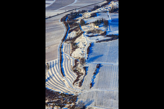 Kleine Kalmit im Winter bei Schnee in Ilbesheim bei Landau im Bundesland Rheinland-Pfalz, Deutschland