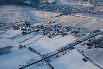 Luftbild von Im Winter im Ortsteil Oberhofen in Pleisweiler-Oberhofen im Bundesland Rheinland-Pfalz, Deutschland