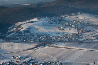 Im Winter im Ortsteil Gleishorbach in Gleiszellen-Gleishorbach im Bundesland Rheinland-Pfalz, Deutschland