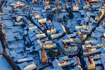 Protest. Kirche im Winter bei Schnee im Ortsteil Kapellen in Kapellen-Drusweiler im Bundesland Rheinland-Pfalz, Deutschland