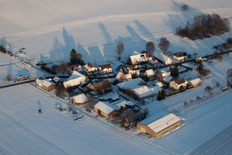 Drohnenaufname von Ortsteil Deutschhof in Kapellen-Drusweiler im Bundesland Rheinland-Pfalz, Deutschland