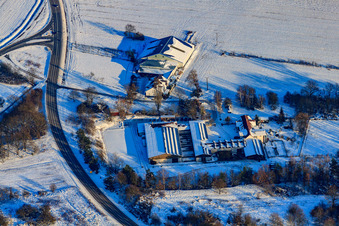 Reiterhof bei Schnee im Winter in Hagenbach im Bundesland Rheinland-Pfalz, Deutschland