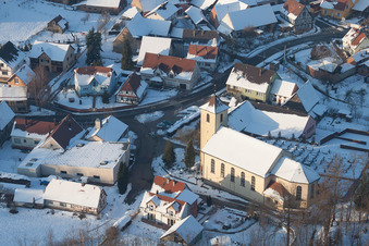 Luftbild von Im Winter bei Schnee in Neewiller-près-Lauterbourg im Bundesland Bas-Rhin, Frankreich