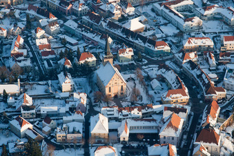 Lauterbourg (Elsass) im Bundesland Bas-Rhin, Frankreich aus der Drohnenperspektive