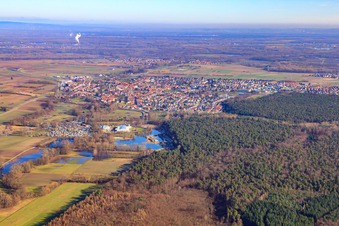 Stadtansicht hinterm Strandbad aus Südwesten in Rülzheim im Bundesland Rheinland-Pfalz, Deutschland