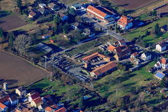 Neustadter Straße Holz-Forster in Lingenfeld im Bundesland Rheinland-Pfalz, Deutschland
