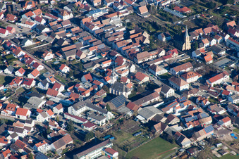 Ortsteil Mechtersheim in Römerberg im Bundesland Rheinland-Pfalz, Deutschland aus der Drohnenperspektive