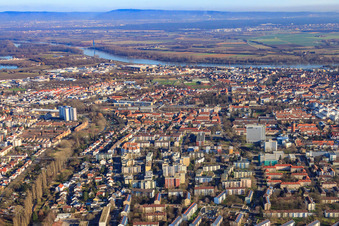 Woogbachpark und Ludwig-Uhland-Straße in Speyer im Bundesland Rheinland-Pfalz, Deutschland