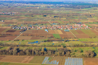 Dorfansicht von Süden in Böbingen im Bundesland Rheinland-Pfalz, Deutschland