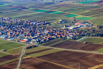 Ortsansicht von Südosten im Ortsteil Niederhochstadt in Hochstadt im Bundesland Rheinland-Pfalz, Deutschland