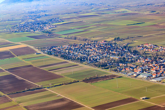 Luftaufnahme von Ortsansicht von Südosten im Ortsteil Niederhochstadt in Hochstadt im Bundesland Rheinland-Pfalz, Deutschland