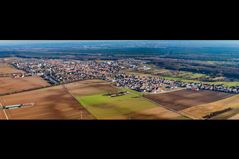 Panorama der Stadtansicht aus Nordwesten in Kandel im Bundesland Rheinland-Pfalz, Deutschland