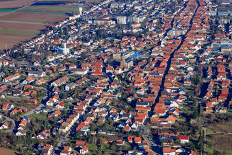 Hauptstraße aus Westen in Kandel im Bundesland Rheinland-Pfalz, Deutschland