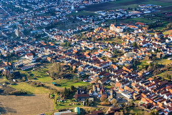 Hauptstr in Herxheim bei Landau im Bundesland Rheinland-Pfalz, Deutschland