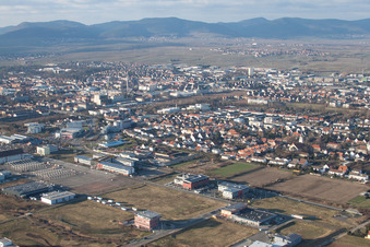 Ortsteil Queichheim in Landau in der Pfalz im Bundesland Rheinland-Pfalz, Deutschland aus der Luft