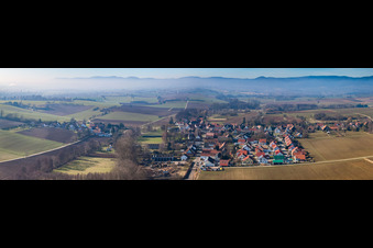 Panorama der Dorfansicht von Osten im Ortsteil Kleinsteinfeld in Niederotterbach im Bundesland Rheinland-Pfalz, Deutschland
