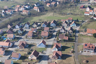 Schrägluftbild von Lampertsloch (Elsaß) im Bundesland Bas-Rhin, Frankreich