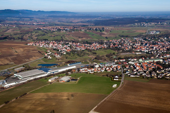 Ortsansicht der Straßen und Häuser der Wohngebiete in Soultz-sous-Forets in Grand Est in Soultz-sous-Forêts im Bundesland Bas-Rhin, Frankreich aus der Luft