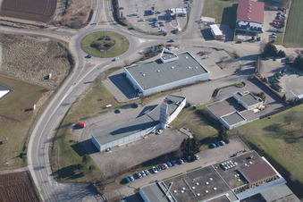 Soultz-sous-Forêts (Elsaß) im Bundesland Bas-Rhin, Frankreich aus der Drohnenperspektive