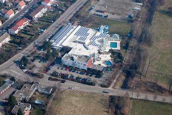 Luftbild von Landau, La-Ola Spassbad im Ortsteil Queichheim in Landau in der Pfalz im Bundesland Rheinland-Pfalz, Deutschland