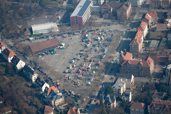 Marktplatz, Aufbau des Faschingsumzugs in Landau in der Pfalz im Bundesland Rheinland-Pfalz, Deutschland