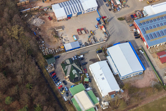 Gewerbegebiet Am Gäxwald mit Feinwerk Präzisions- und Messtechnik GmbH & Co. KG, Outfit Autoaufbereitung und KFZ Meisterbetrieb Patrik Fichtenkamm in Herxheim bei Landau im Bundesland Rheinland-Pfalz, Deutschland