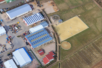 Gewerbegebiet Am Gäxwald mit Reitstall Müller, Klarsicht-Verpackungen Weber GmbH, REGAB GmbH Tiefbau und  Feinwerk Präzisions- und Messtechnik GmbH & Co. KG in Herxheim bei Landau im Bundesland Rheinland-Pfalz, Deutschland