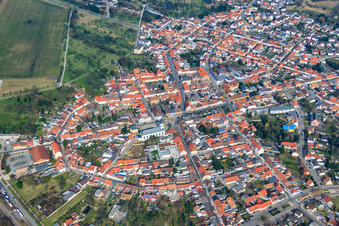 Marktplatz, Thüngenstraße und Sötenstr in Philippsburg im Bundesland Baden-Württemberg, Deutschland