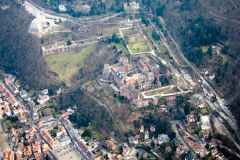 Luftaufnahme von Schloß im Ortsteil Kernaltstadt in Heidelberg im Bundesland Baden-Württemberg, Deutschland