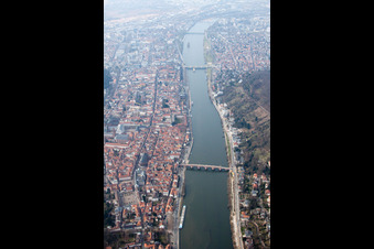 Altstadt, Alte Brücke über den Neckar im Ortsteil Kernaltstadt in Heidelberg im Bundesland Baden-Württemberg, Deutschland