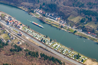 Schrägluftbild von Neckarhausen, Campingplatz Hessisches Neckartal in Neckarsteinach im Bundesland Hessen, Deutschland
