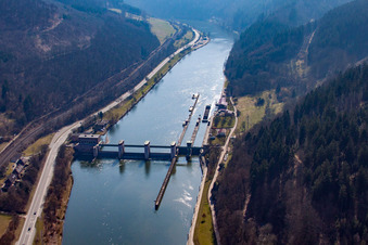 Luftbild von Neckar-Staustufe und Schleuse Rockenau in Eberbach im Bundesland Baden-Württemberg, Deutschland