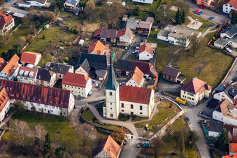 Luftaufnahme von Kirchengebäude der Kapelle Tempelhaus Neckarelz im Ortsteil Neckarelz in Mosbach im Bundesland Baden-Württemberg, Deutschland