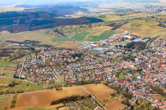 Luftbild von Stadtansicht im Kraichgau von Nordosten in Sulzfeld im Bundesland Baden-Württemberg, Deutschland