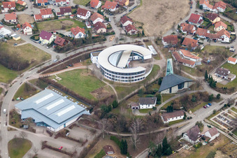Luftbild von Schulgebäude der Leopold-Feigenbutz-Realschule in Oberderdingen im Ortsteil Unterderdingen im Bundesland Baden-Württemberg, Deutschland