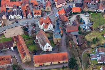 Laurentiuskirche und Marktplatz in Oberderdingen im Bundesland Baden-Württemberg, Deutschland