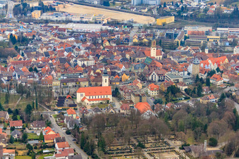 Kirche am Friedhof im Ortsteil Gölshausen in Bretten im Bundesland Baden-Württemberg, Deutschland