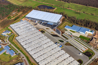 Schrägluftbild von Gewerbegebiet Horst, ZUFALL Logistics group und STS-Group im Ortsteil Minderslachen in Kandel im Bundesland Rheinland-Pfalz, Deutschland