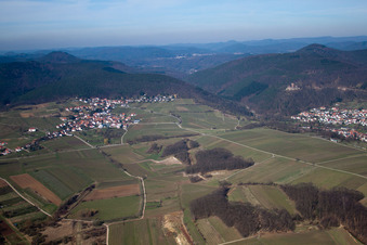 Ortsteil Gleiszellen in Gleiszellen-Gleishorbach im Bundesland Rheinland-Pfalz, Deutschland aus der Drohnenperspektive