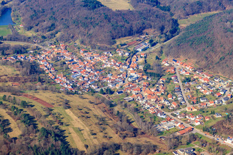 Luftbild von Dorf im Pfälzerwald in Silz im Bundesland Rheinland-Pfalz, Deutschland