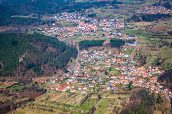 Stein von Südosten in Gossersweiler-Stein im Bundesland Rheinland-Pfalz, Deutschland