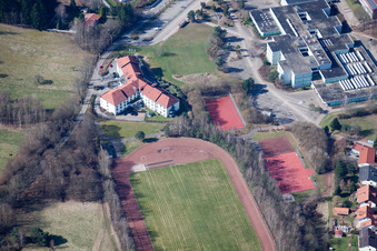 Dahn im Bundesland Rheinland-Pfalz, Deutschland von der Drohne aus gesehen