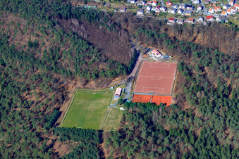 Hart- und Fußballplatz des SV Lemberg e.V im Bundesland Rheinland-Pfalz, Deutschland